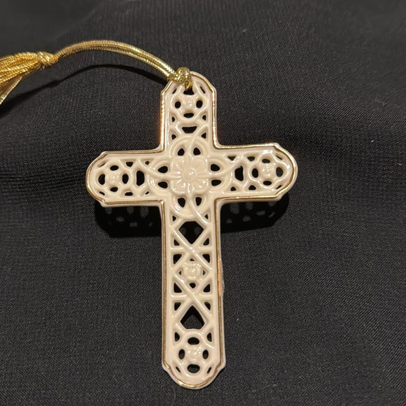 Vintage, Retired, Collectible Lenox China 2001 Pierced Cross Ornament - Picture 5 of 7